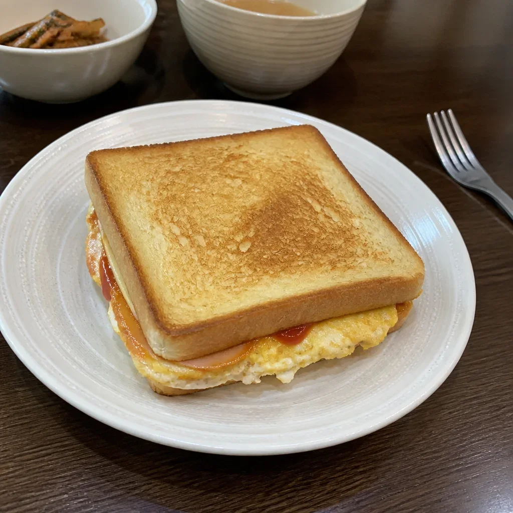目玉焼きトースト